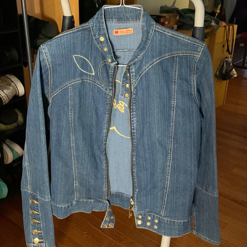 Women apply bottom Jean jacket